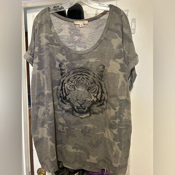 Green Camo Tiger Print Short Sleeve Tee - Picture 2 of 8